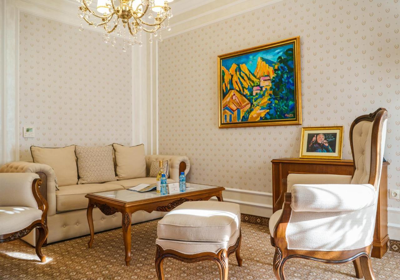 Residence City Garden - Certificate Of Excellence Top 10 Best Five-Stars City Hotels For 2024 Awarded By Htif Plovdiv Esterno foto