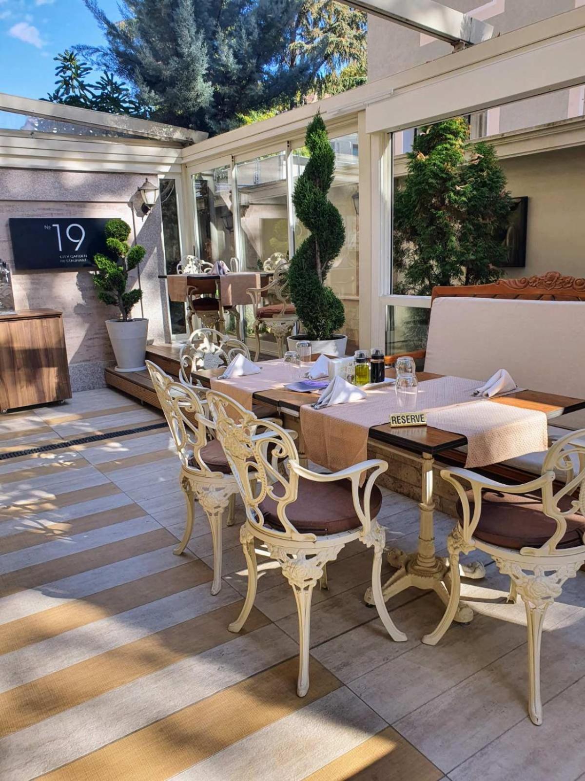 Residence City Garden - Certificate Of Excellence Top 10 Best Five-Stars City Hotels For 2024 Awarded By Htif Plovdiv Esterno foto