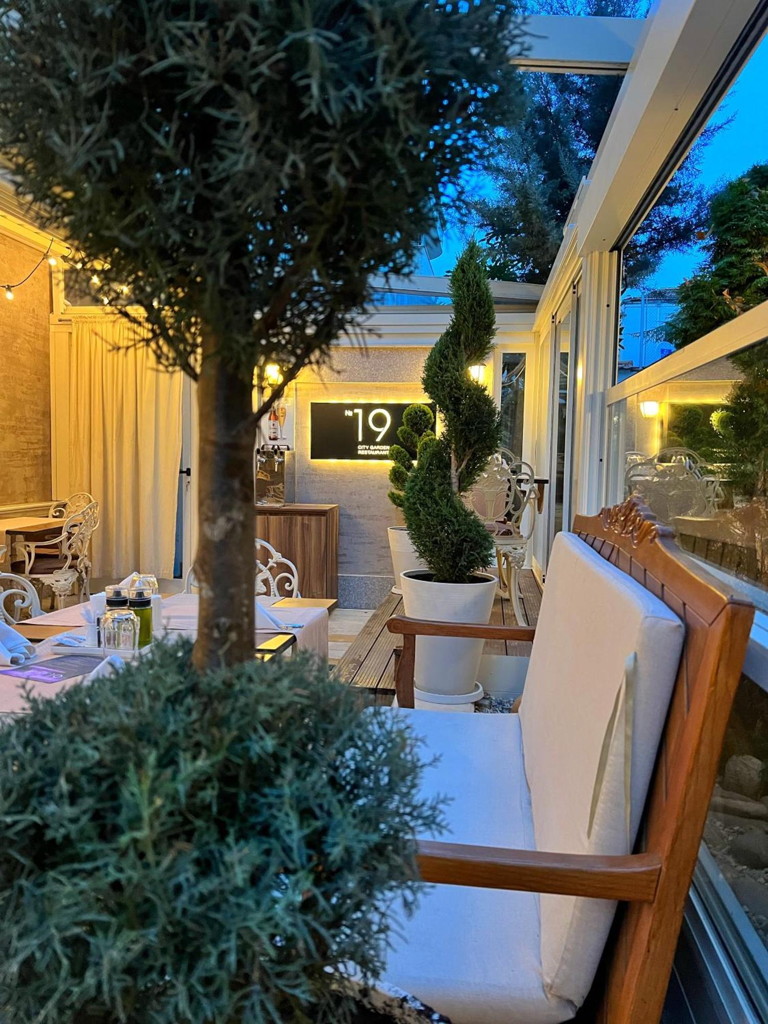 Residence City Garden - Certificate Of Excellence Top 10 Best Five-Stars City Hotels For 2024 Awarded By Htif Plovdiv Esterno foto